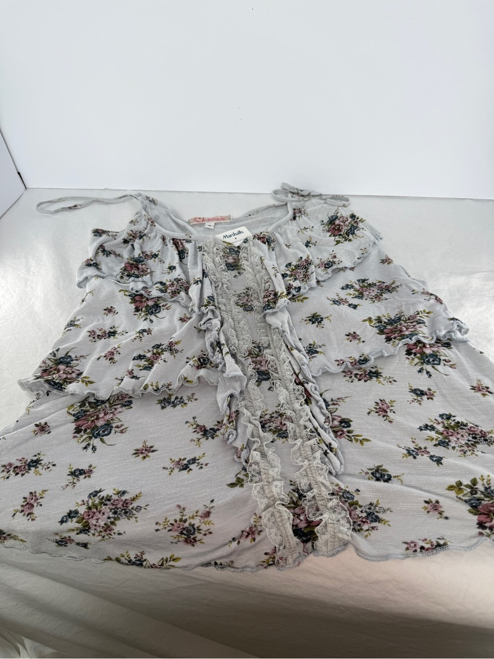 Floral Lace-Trim Camisole Top in Soft Gray Sz S